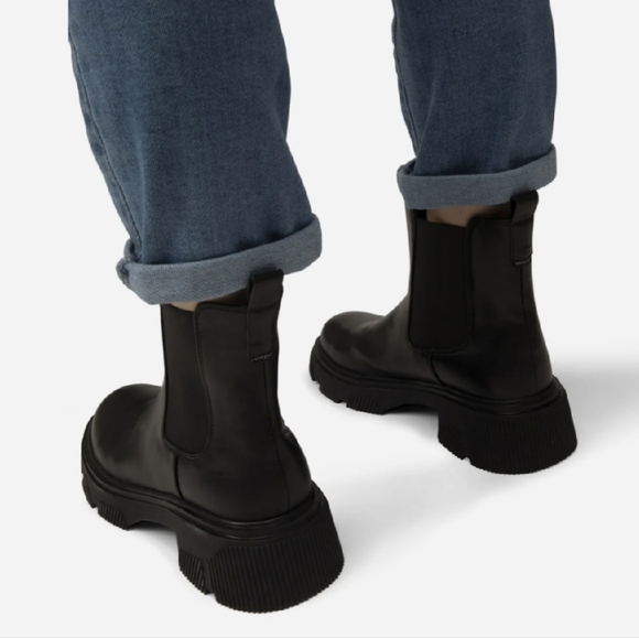 Vegan leather Matt & nat Chelsea Boots - Picture 2 of 6